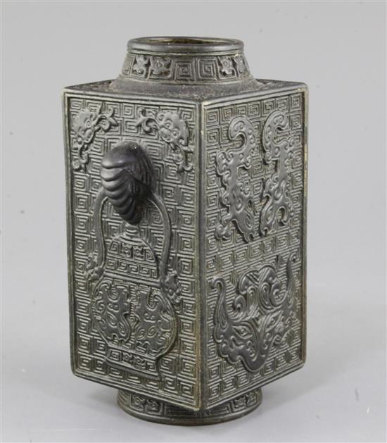A Chinese faux bronze porcelain vase, early 20th century, 18.5cm